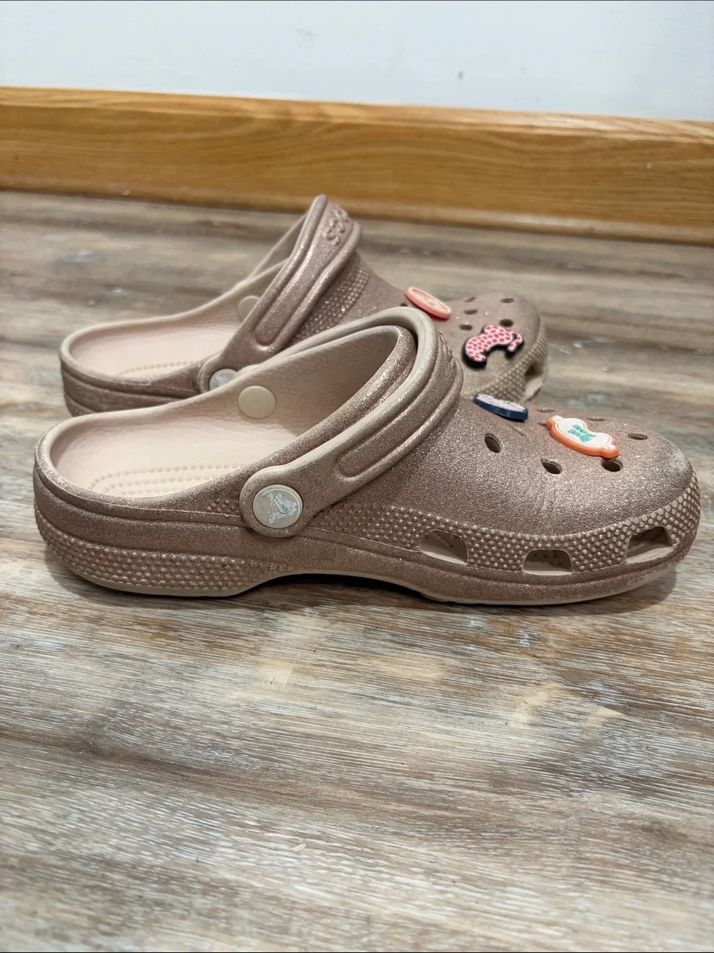 Crocs Classic Quartz Glitter Clogs Size 6  Assorted Jibbitz Charms